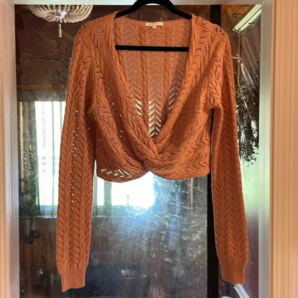 Baevely Twist front shrug top, Sz med, coral pink, NWOT